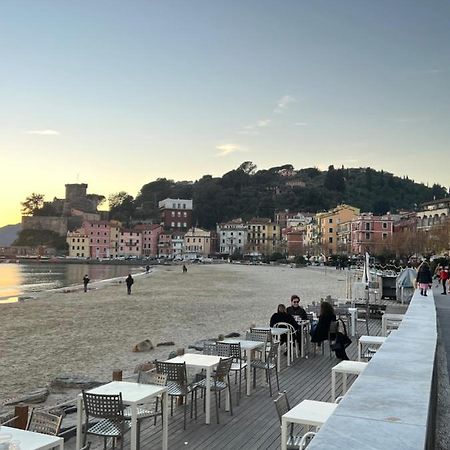 ホテル La Torretta A San Terenzo レーリチ エクステリア 写真