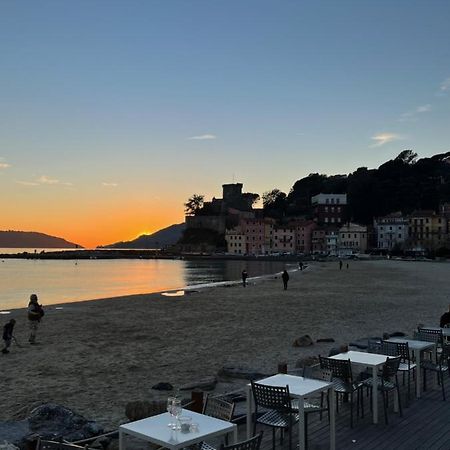 ホテル La Torretta A San Terenzo レーリチ エクステリア 写真