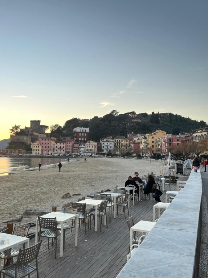 ホテル La Torretta A San Terenzo レーリチ エクステリア 写真