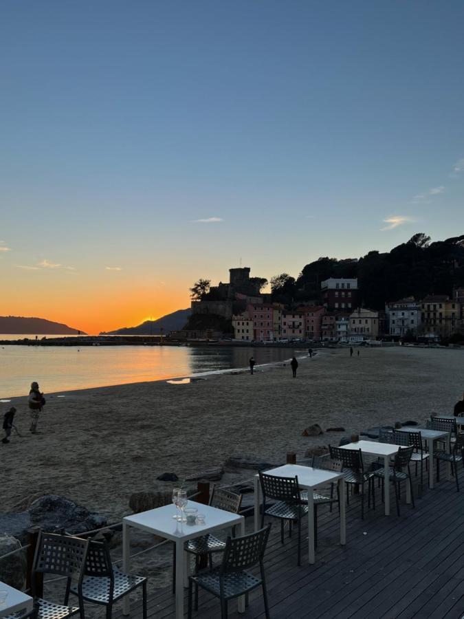 ホテル La Torretta A San Terenzo レーリチ エクステリア 写真